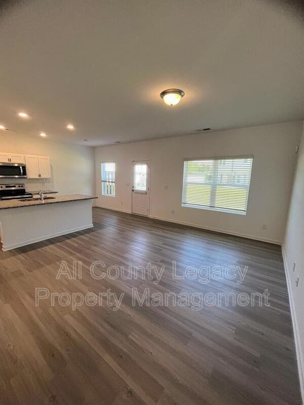 Building Photo - 1141 Lossie Way