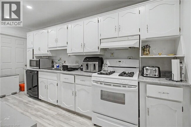 Building Photo - 2110 Cavendish Dr