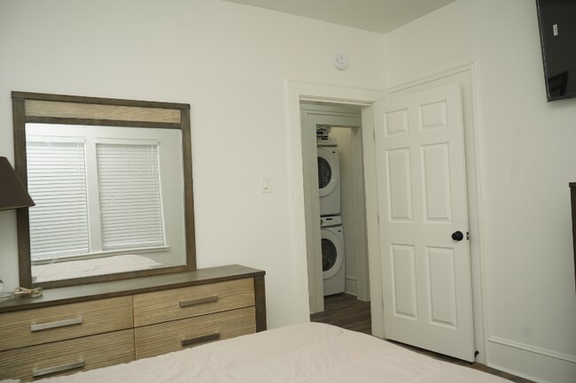 Building Photo - 2516 Isabella St