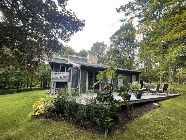 Building Photo - 329 Norfolk Rd