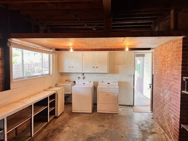 Foto del edificio - 9996 - Procurement Properties