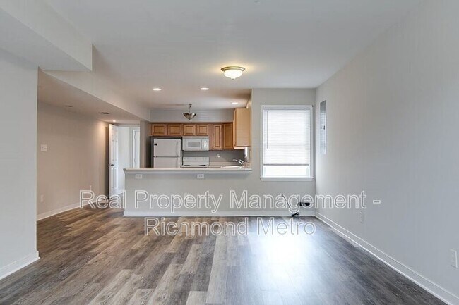 Building Photo - 1826 Parkwood Ave