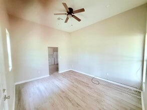 Building Photo - 2105 Laurel Ave