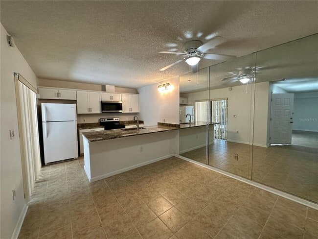 Building Photo - 2707 5th Ct