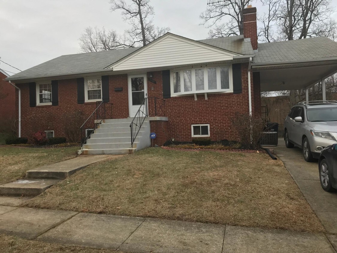 Foto principal - 9006 Wallace Rd