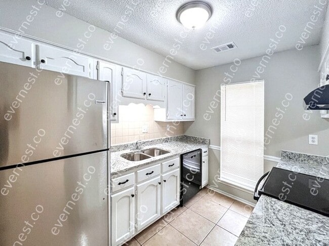 Foto del edificio - 3455 Lynnfield Cove
