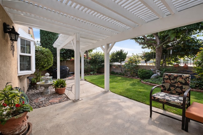 Building Photo - 1829 Mirador Dr