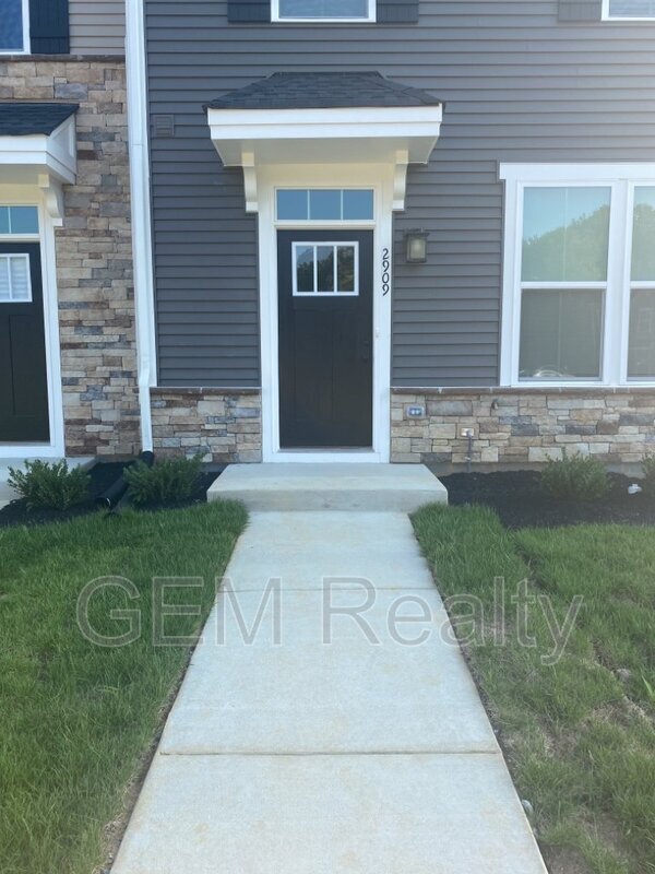 Building Photo - 2909 Grv Pt Cir