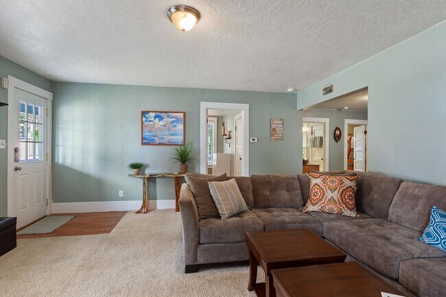 Foto del edificio - 806 E Mullan Ave