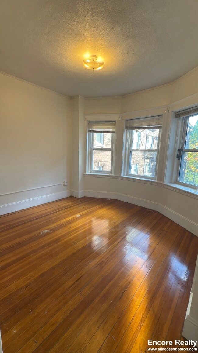 Building Photo - 163 Summer St