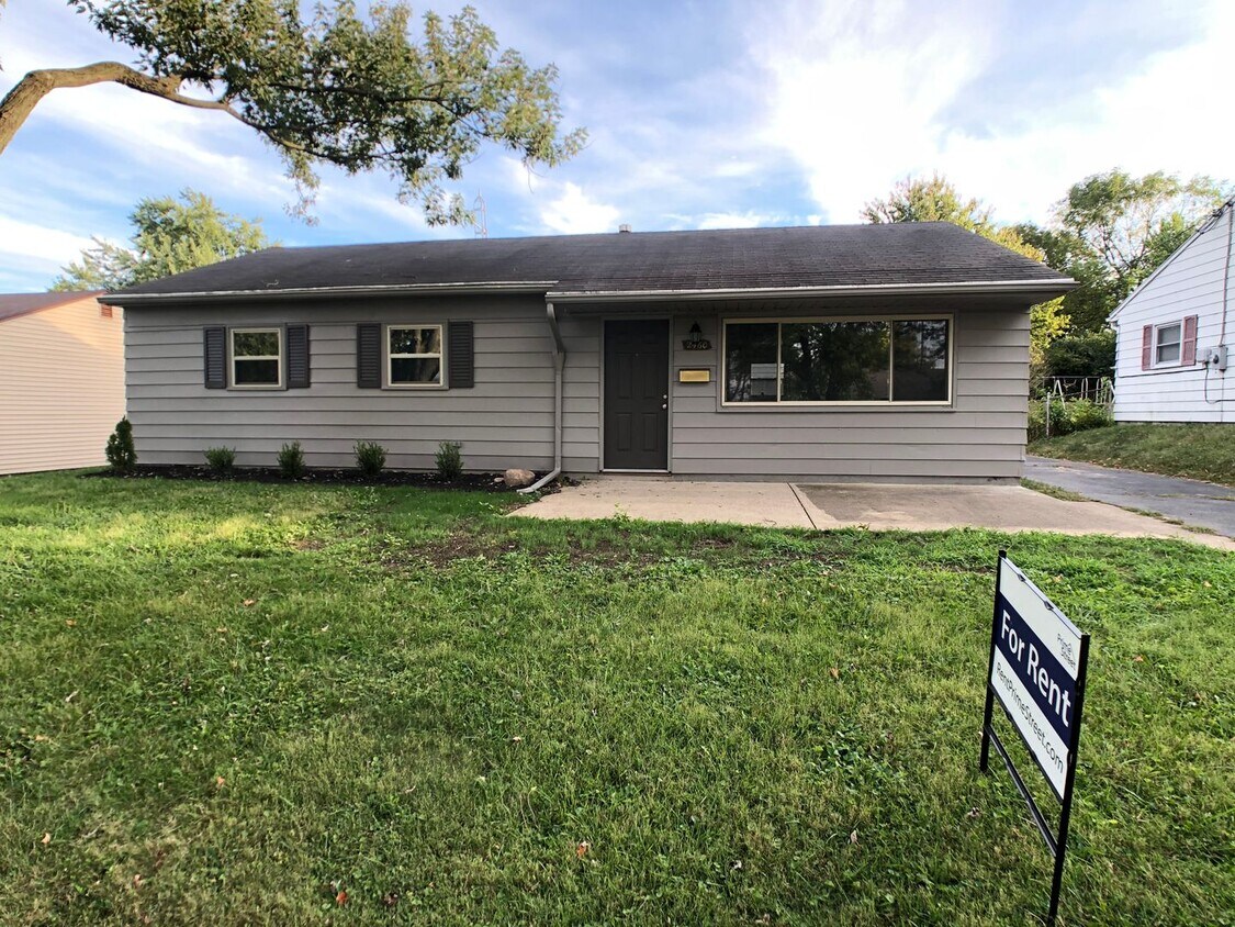 Primary Photo - 2460 Aragon Ave S