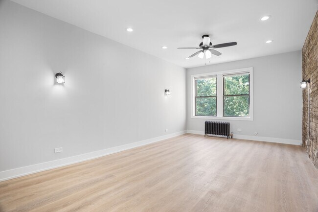 Foto del edificio - 7503 N Eastlake Ter