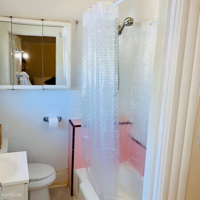 Foto del edificio - 1 br, 1 bath Apartment - 260 Loreto St