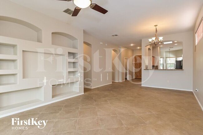 Foto del edificio - 5553 North Silver Stream Way