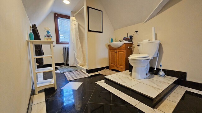 Building Photo - Top-notch and unique BC apartment