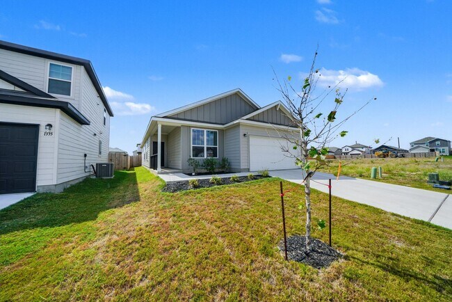 Building Photo - Beautifully Maintained Single-Story Home in Vista Real - Realtor Commission: $500