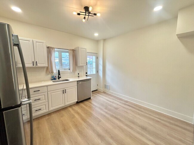 Foto del edificio - 2644 Tilton St