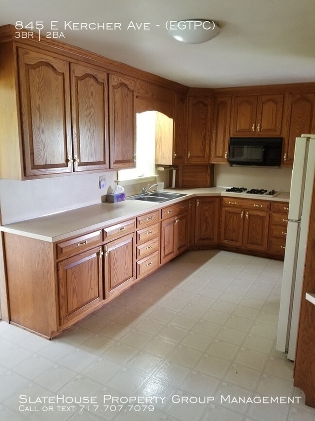 Building Photo - Pet Friendly huge 3 bedroom house