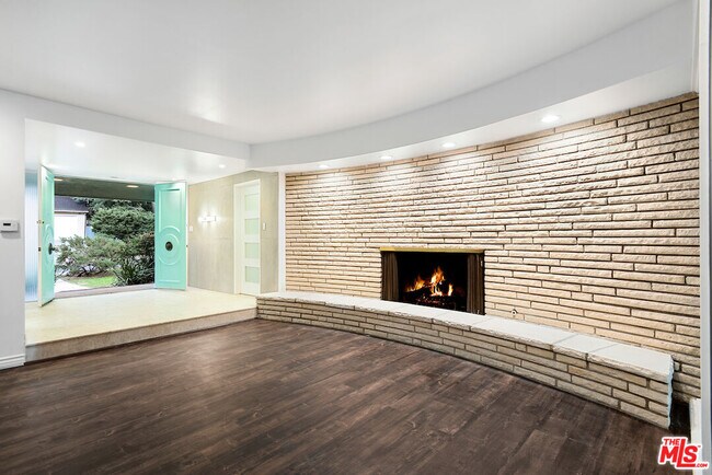 Foto del edificio - 3151 Oakdell Ln