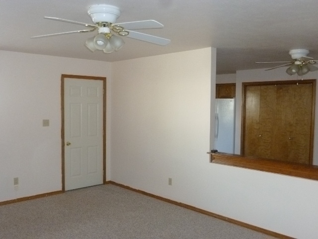Building Photo - 620 Willow Dr