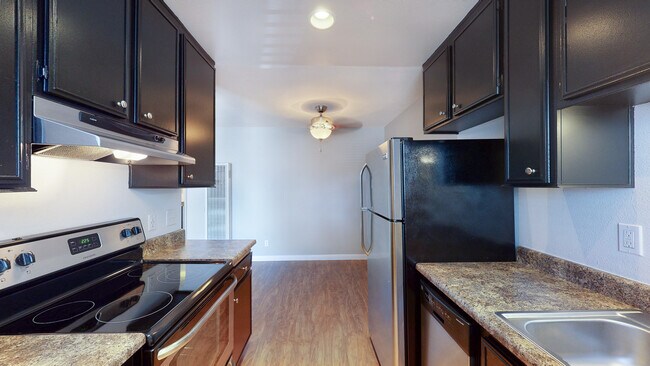 Building Photo - 475 S Meadowbrook Dr
