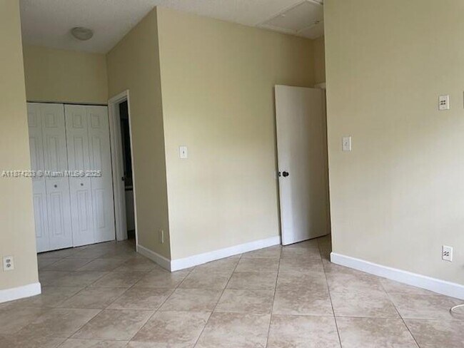 Building Photo - 820 Cypress Park Way