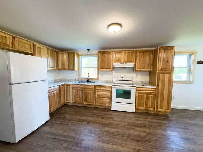 Building Photo - 41 Couture St