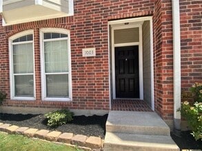 Building Photo - 4 Bedroom Lakeridge - Available May 2025!
