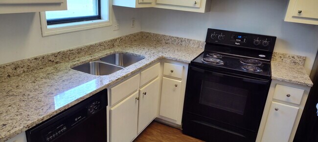 Foto del edificio - 201/203 East Paces Dr