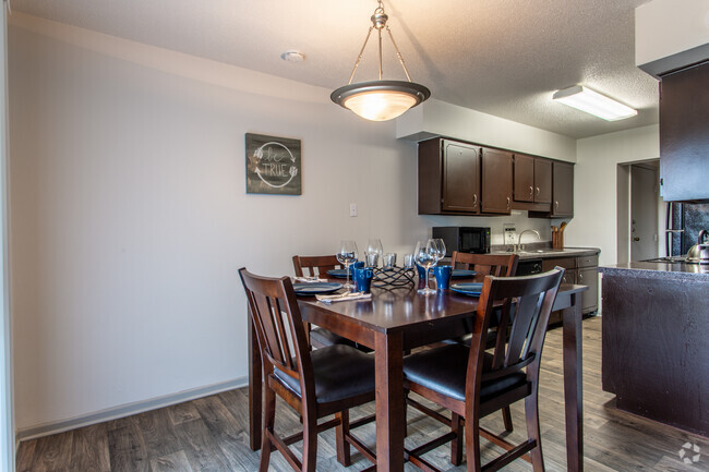 2 Hab, Comedor - Glen Oaks