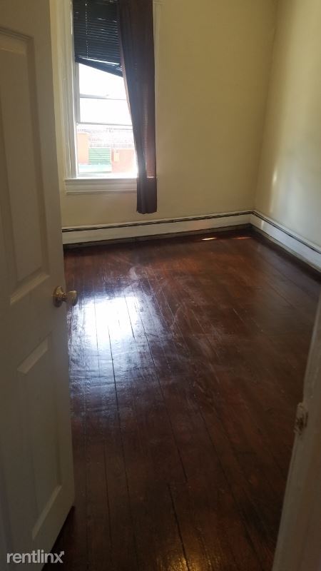 Building Photo - 150 Pearsall Ave