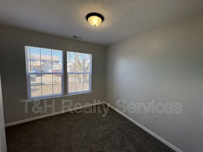 Building Photo - 517 Polaris Dr