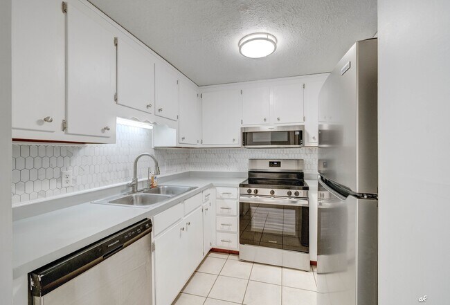 Foto del edificio - 1125 Bradley Cir