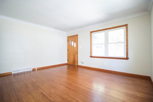 Building Photo - 27 W Capistrano Ave