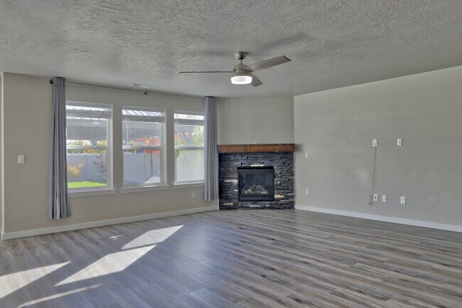 Building Photo - 15064 N Fishing Creek Ave