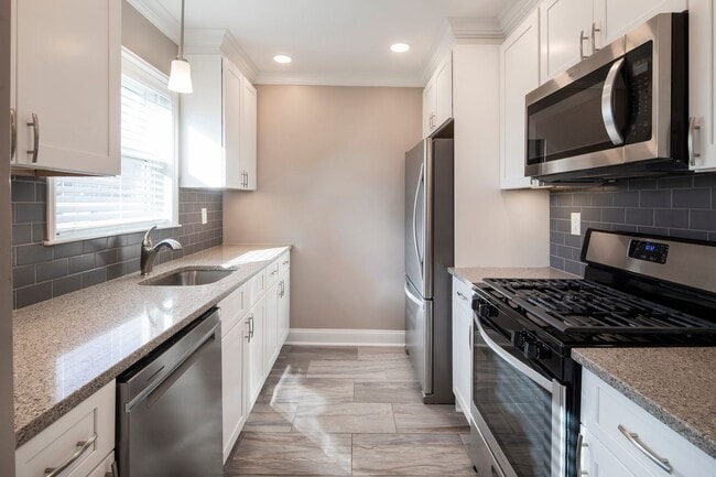Interior Photo - Leonia Manor