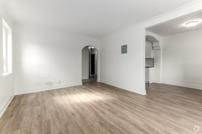2 chambres, 1 salle de bain - 871 pi² - Salon - 1650 Bathurst
