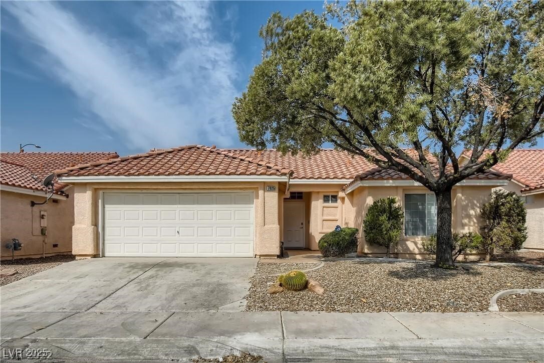 Foto principal - 7025 Feather Pine St