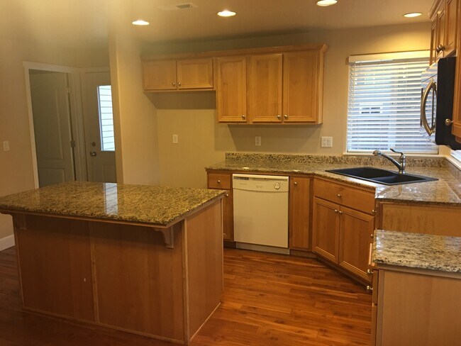 Foto del edificio - Single level home in Foxborough!