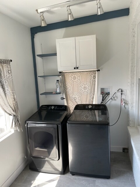 Building Photo - 2717 W Belmont Ave