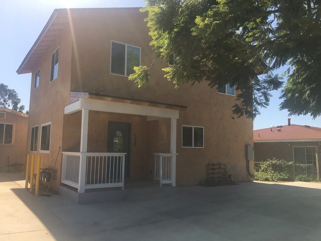Building Photo - 4465 Hilltop Dr