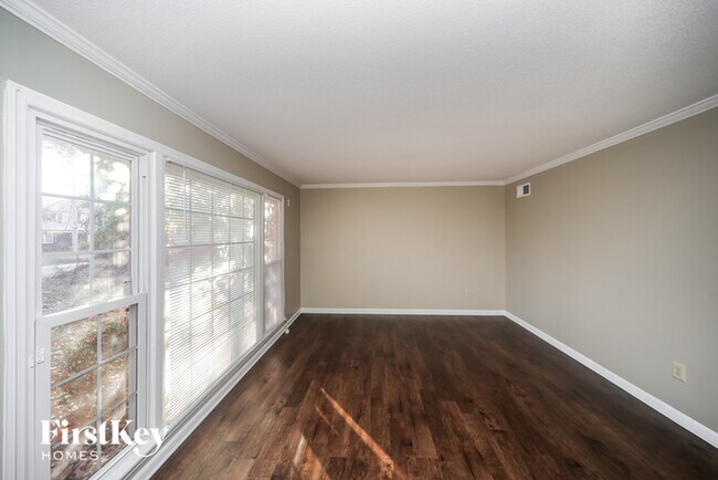 Building Photo - 6000 Macleod Dr
