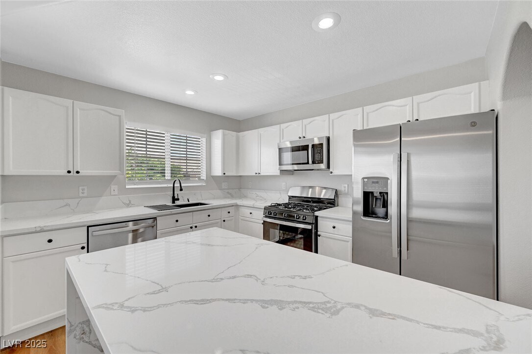 Foto principal - 301 Pine Haven St