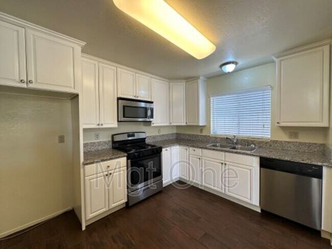 Building Photo - 24382 Delphinium Ave