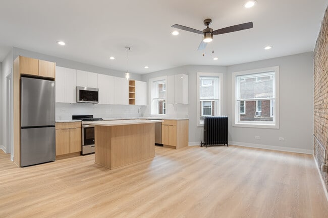 Building Photo - 7389 N Damen Ave