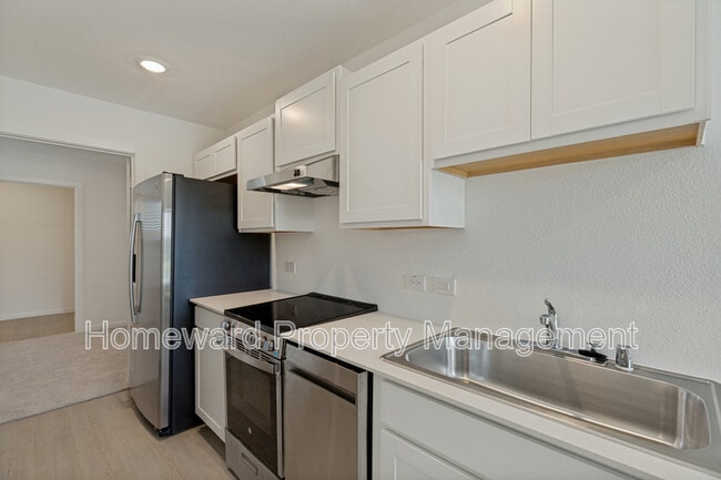 Building Photo - 1037 Bishop Creek Dr