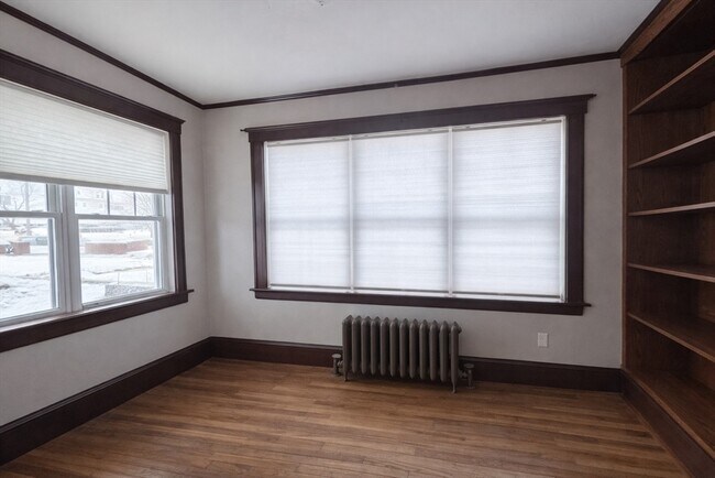 Building Photo - 875 Fellsway