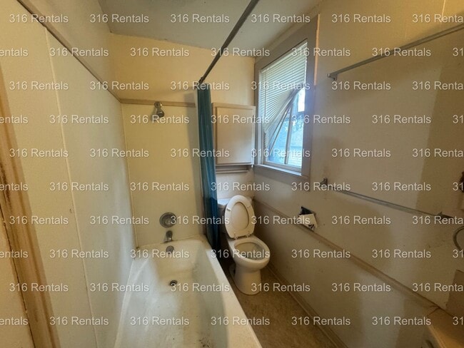 Building Photo - $849 - 2 bed 1 bath - Single Family Home