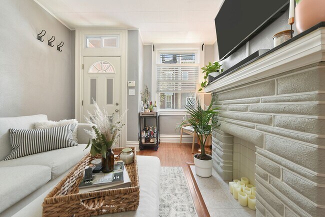 Building Photo - Updated Home - Lawrenceville