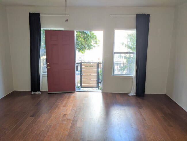 Building Photo - 238 Columbia Pl